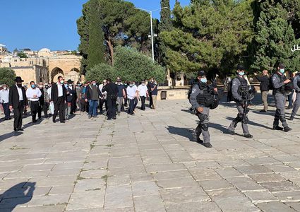 75 مستوطنا يقتحمون الأقصى عقب فتحه