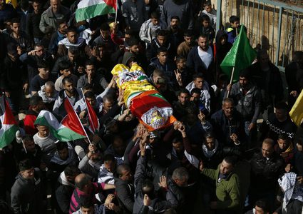 جماهير القدس تشيع جثمان الشهيد إياد الحلاق