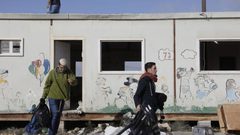 مستوطنون ينصبون بيتا جنوب الخليل