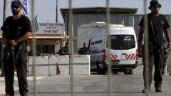 إدارة سجون الاحتلال تنقل الأسير  جنازرة مجددا  إلى عزل "عسقلان"