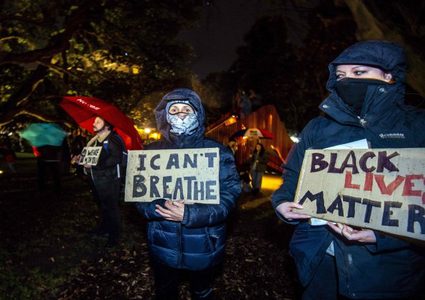 تصاعد العنف بين المحتجين والشرطة في واشنطن