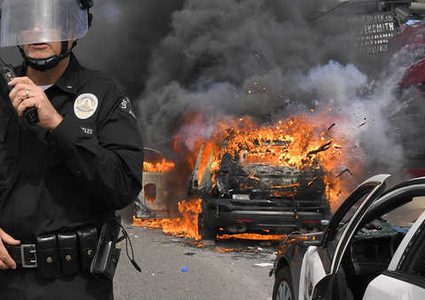 لوموند توضح أسباب اندلاع اعمال العنف في الولايات المتحدة