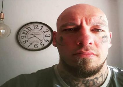 زوجة مصارع نمساوي تخسر وظيفتها بسبب إسلامها وإرتدائها الحجاب