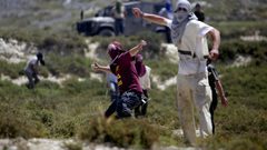 مستوطنون يهاجمون منزلا في بورين