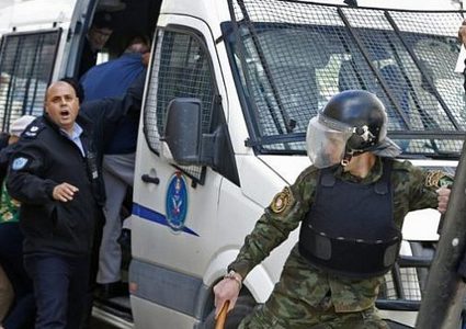 القبض على شخص يشتبه به بعدة قضايا إطلاق نار في جنين