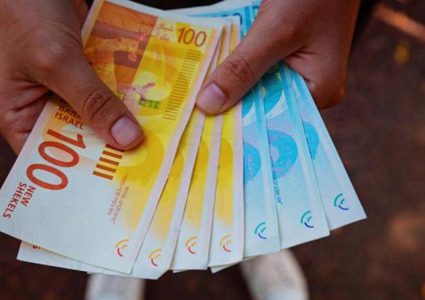 الديك للنجاح: سيتم صرف 500 شيقل لـ 30 ألأف أسرة من صندوق وقفة عز