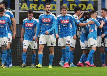 نابولي يفخخ طريق ريال مدريد وبرشلونة
