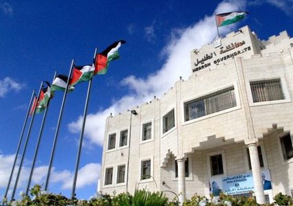 غنيم:احتياجات محافظة الخليل كانت وما زالت على سلم أولويايتنا