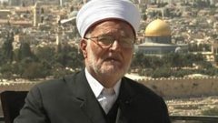 الاحتلال يداهم منزل الشيخ عكرمة صبري