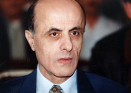 الرئيس يأمر بتنكيس الأعلام والحداد على وفاة المناضل محسن إبراهيم