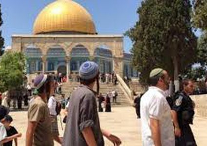 مستوطنون يقتحمون المسجد الأقصى