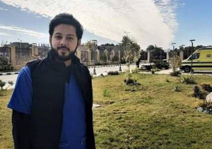 طبيب فلسطيني ينضم للجيش الأبيض بمستشفى عزل إسنا