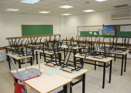 إغلاق مدارس  إثر اكتشاف إصابات بكورونا