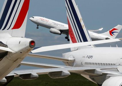 الصين تخفف قيود الرحلات الجوية