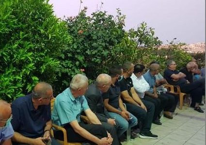 اللجنة الشعبية تناقش سُبل التصدي لقرار هدم منازل بأم الفحم