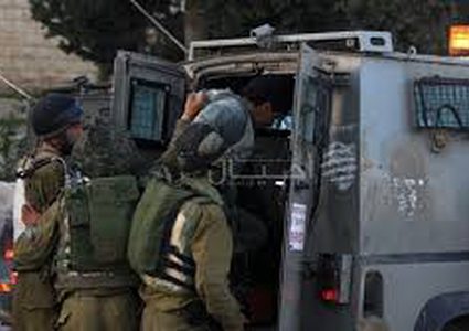 الاحتلال يعتقل فتى وشابا من يعبد