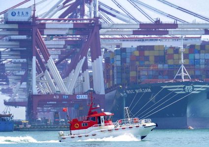 تراجع تبادل الصين التجاري مع روسيا والولايات المتحدة