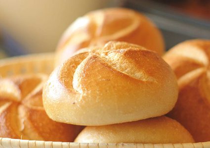 أبرز الإشاعات الخاطئة حول تناول الخبز