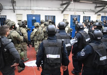 توتر واضطراب في سجن النقب بعد اقتحام قسم "1"