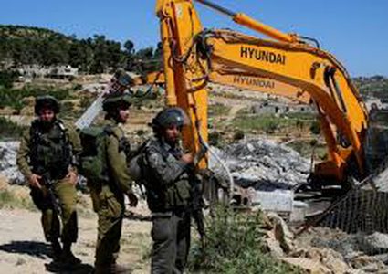 الاحتلال يخطر بهدم منزلين شرق يطا