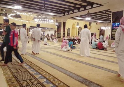 إغلاق 71 مسجداً في السعودية بسبب "كورونا"