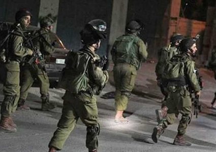 حملة مداهمات واعتقالات بالضفة