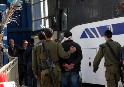 سلطات الاحتلال تمدد توقيف اعتقال فتيين غرب جنين