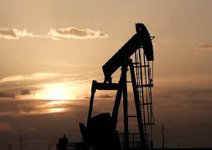 تباين أسعار النفط وسط آمال بتعافي الطلب