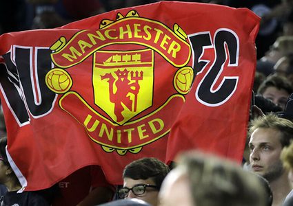 مانشستر يونايتد يتلقى ردًا صادمًا من نجم برشلونة