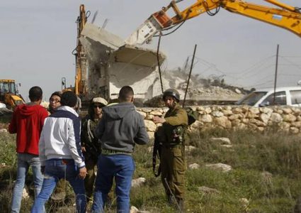 قوات الاحتلال تخطر بالاستيلاء على 160 دونمًا من أراضي قلقيلية