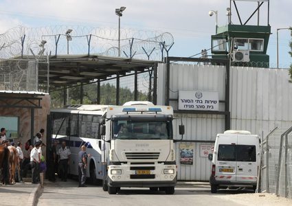 محكمة "عوفر" ترفع حكم الأسير الفتى الريماوي إلى المؤبد