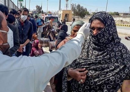 الصحة العالمية توصي باكستان بإعادة القيود بعد تزايد إصابات كورونا