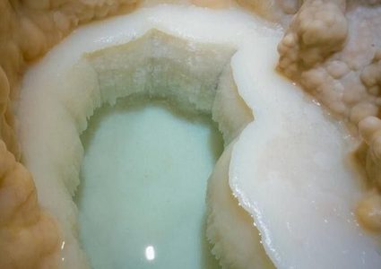 مسبح طبيعي لم ير النور مطلقا