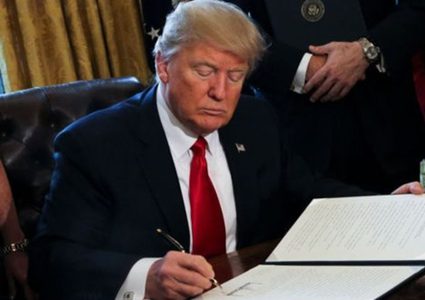 ترامب يوقع قرارا يقضي بفرض عقوبات على مسؤولين في الجنايات الدولية