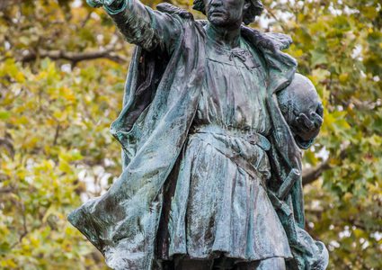 أميركا.. غضب المتظاهرين ضد العنصرية يطال "كريستوفر كولومبوس"