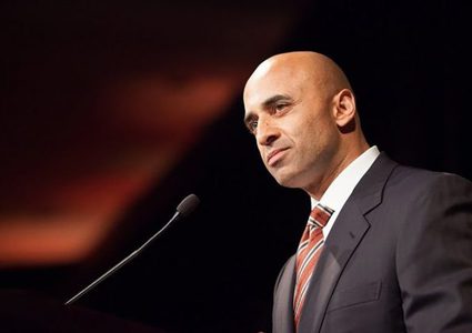 مسؤول اماراتي يحذر دولة الاحتلال من خطورة الضم