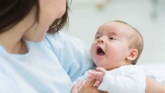 الصحة العالمية: الرضاعة الطبيعية لا تنقل كورونا من الأم لطفلها