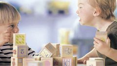 طرق علاج الأهل سلوك طفلهم العدواني