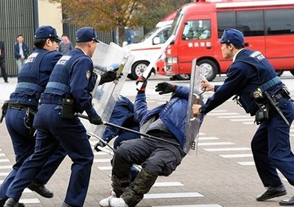 الشرطة اليابانية تعتقل أجنبي بعد العثور على جثة امرأة في حقيبة