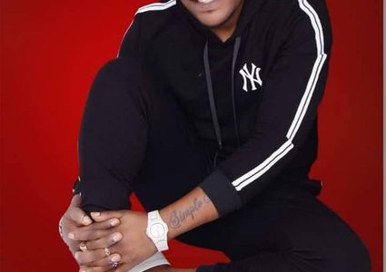 توفي بكورونا.. خطف جثمان مغن ذي شعبيته كبيرة لمنع دفنه بسرعة