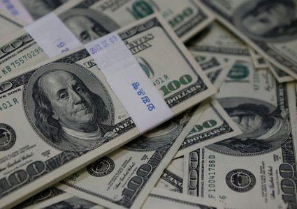 الدولار يرتفع مقابل الين والفرنك السويسري