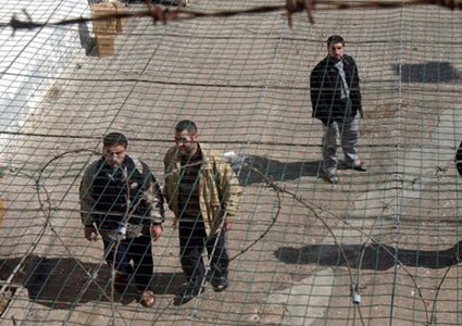 أسرى "عوفر" ينفون التوصل لإتفاق مع إدارة سجون الاحتلال