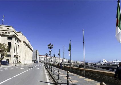 الجزائر تقرر تخفيف المزيد من قيود كورونا