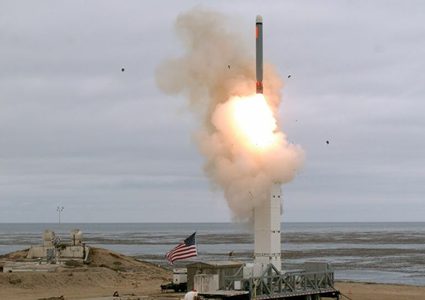 أمريكا تطلق صاروخ النقل إليكترون إلى الفضاء حاملا أقمارا صناعية