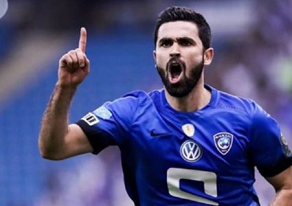 مهاجم الهلال السعودي يثير الجدل برسالة غامضة
