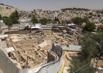 "هآرتس": إيقاف تنقيب أثري في سلوان خوفًا من انهيارات أرضية