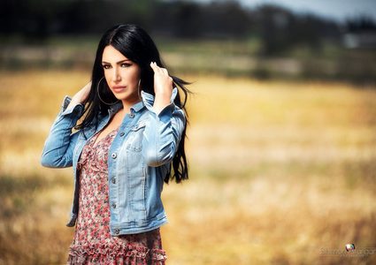 الفنانة إلهام روحانا تطرح أغانيها على تطبيق أنغامي