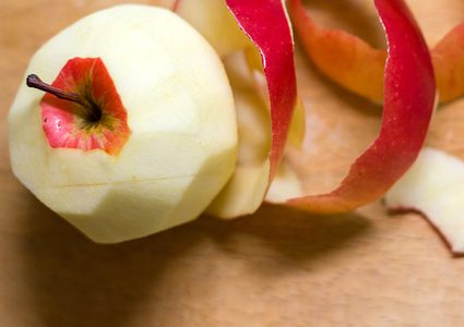 دراسة: قشور التفاح تساعد في علاج مرض التصلب المتعدد