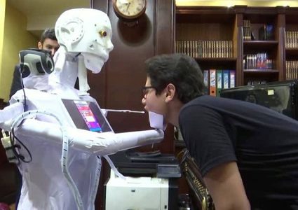 مهندس مصري يبتكر روبوت خاص لفحص كورونا