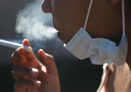 دراسة: شعور الوحدة يزيد من صعوبة الإقلاع عن التدخين